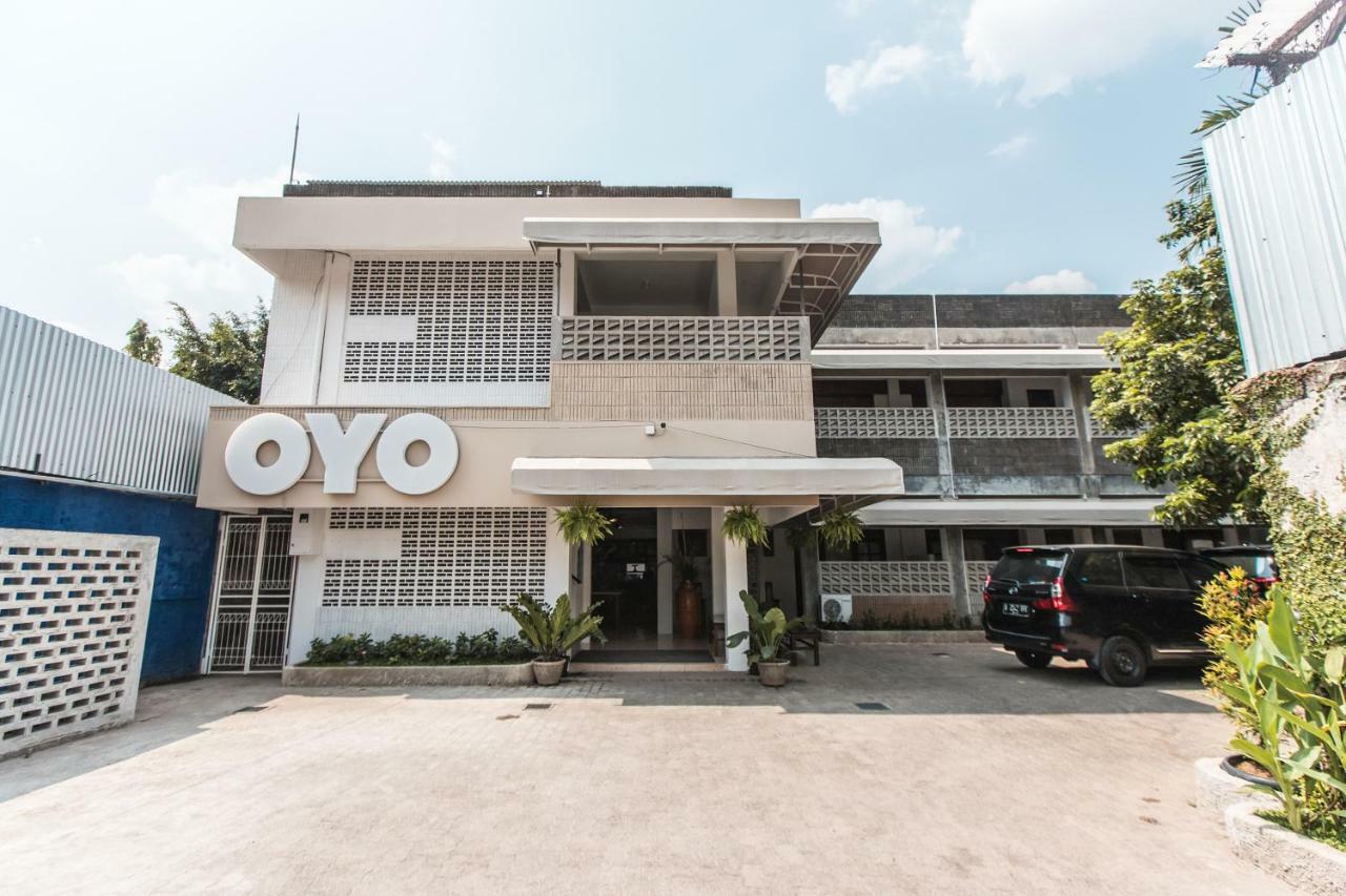 Oyo 1001 Pulo Art Space Near Ciranjang Ent Hospital Джакарта Экстерьер фото
